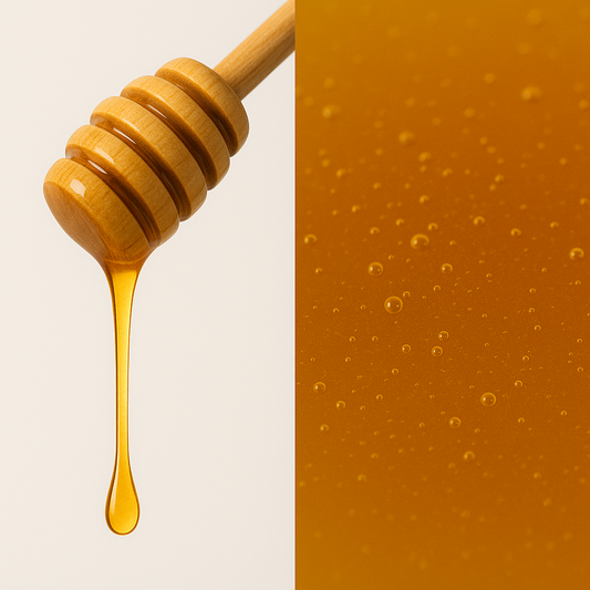 Miele Millefiori dorato che cola dal cucchiaio - apicoltura biologica in Irpinia